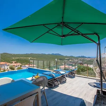Villa Deniz Goeren Lueks Yeni Esyali Ferah 4+1 Oezel *